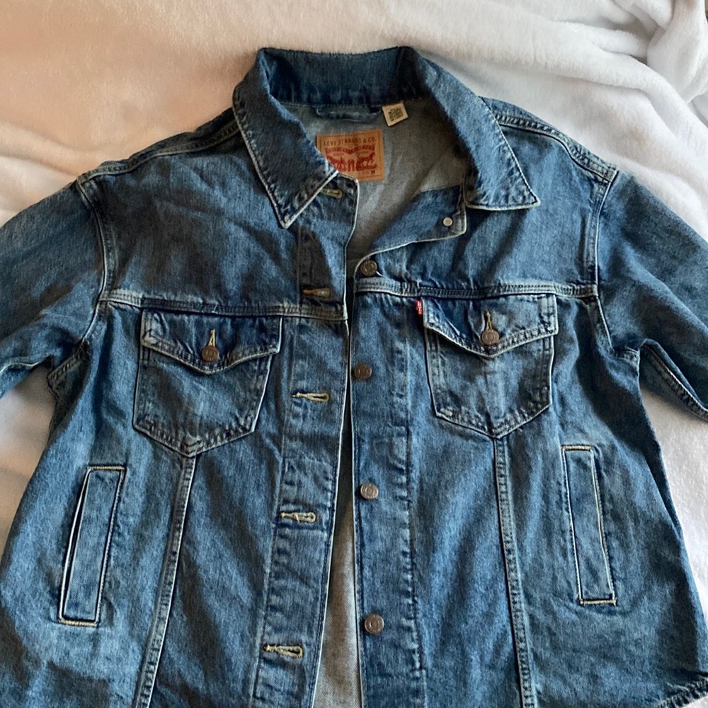 LEVI’s denim jacket